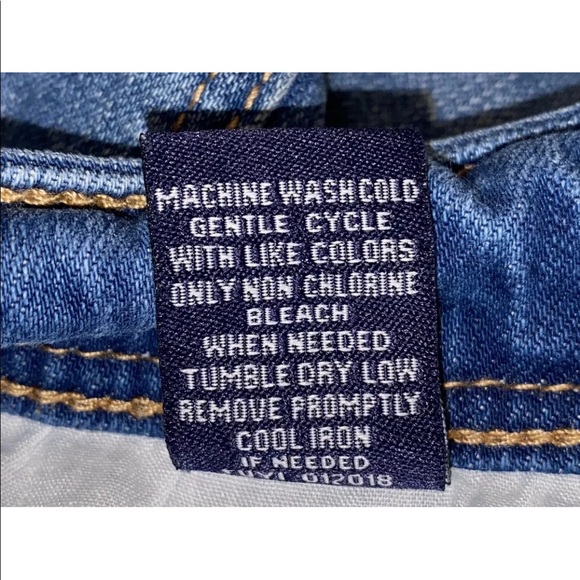 VANILLA STAR WOMENS/JUNIORS JEANS
• SIZE 5, CAPRI TOM BOY STYLE - Picture 9 of 10